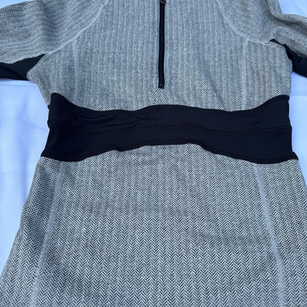 Lululemon Full Tilt Half Zip Herringbone Pullover Size 2 - Picture 3 of 9